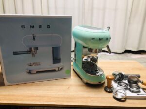 smeg espresso coffee machine p 1633425024 c6b7b7ca progressive - اسپرسو ساز سبز پاستیلی اسمگ مدل ECF01PG