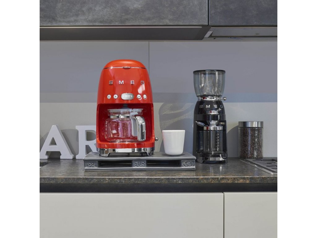 318239 2 drip coffee machine 50 s style dcf02rdeu red smeg - قهوه ساز قرمز اسمگ مدل DCF02RD