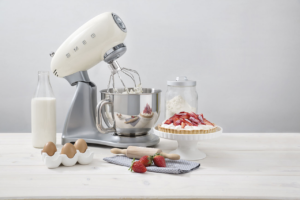 SMF02CRAU SMEG Mixer 2 07886 - همزن اسمگ پایه استیل کرم مدل SMF02CR