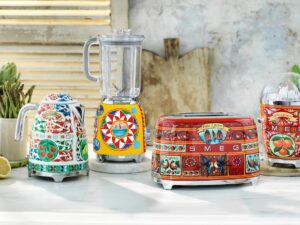 Smeg and Dolce and Gabbana luxury collection 01 1200x901 1 - کتری برقی اسمگ طرح دولچه و گابانا مدل KLF03DG