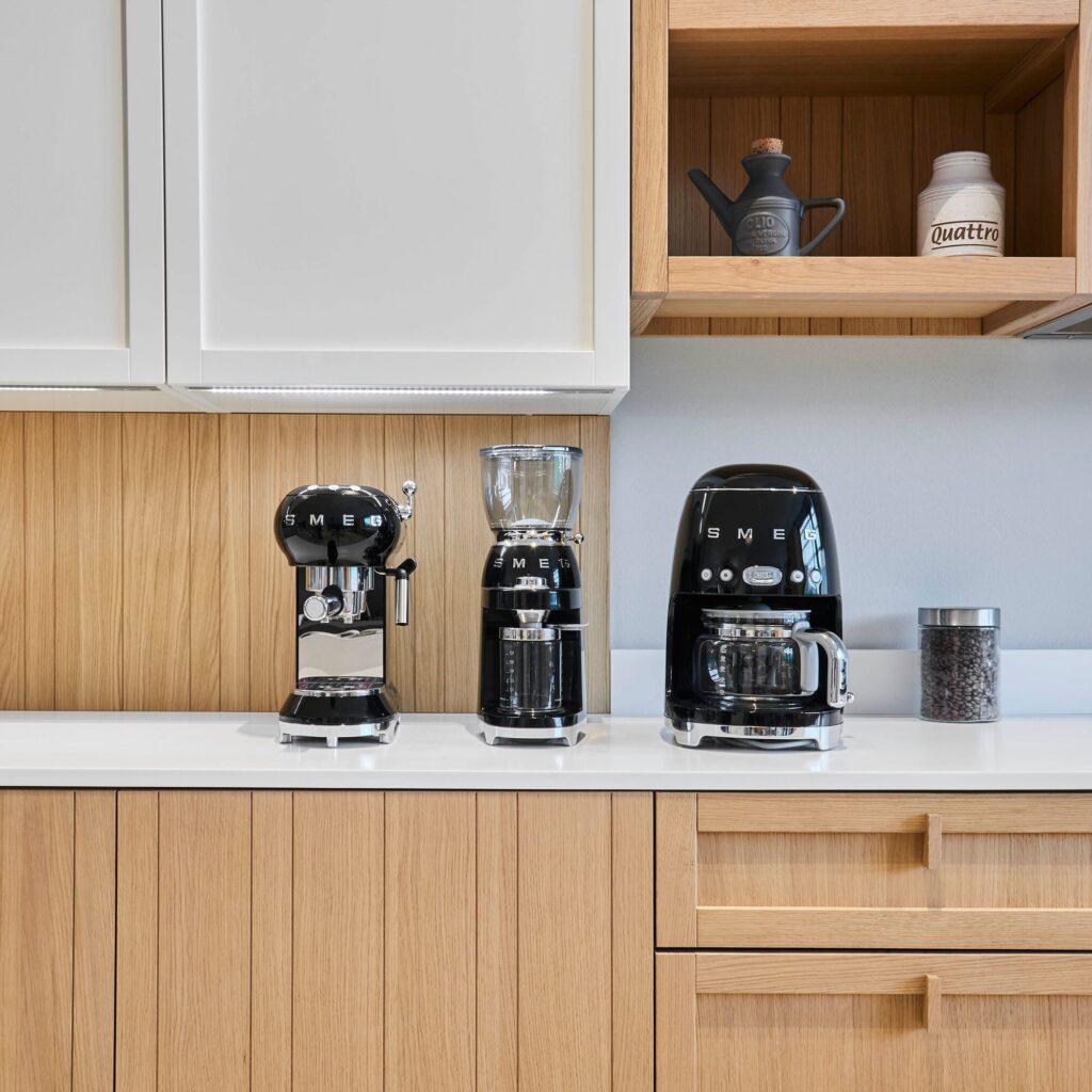 Smeg ECF01 Espresso Kaffeemaschine mit Siebtraeger 2000x2000 ID1968395 0f0efe88e758c0dfa5ebf76ccca265d6 - قهوه ساز مشکی اسمگ مدل DCF02BL