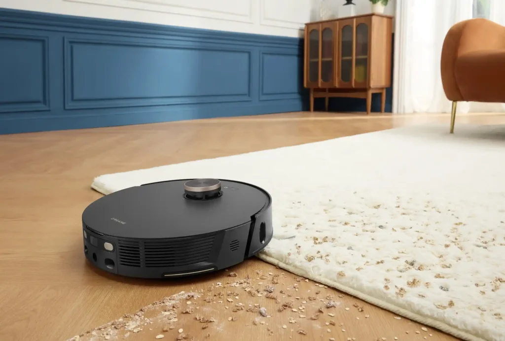 dreamebot l20 ultra in action - جارو رباتیک Dreame L20 Ultra