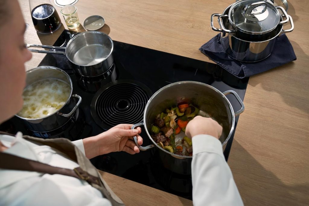 7 31 - سرویس قابلمه 9 پارچه زولینگ مدل Quadro